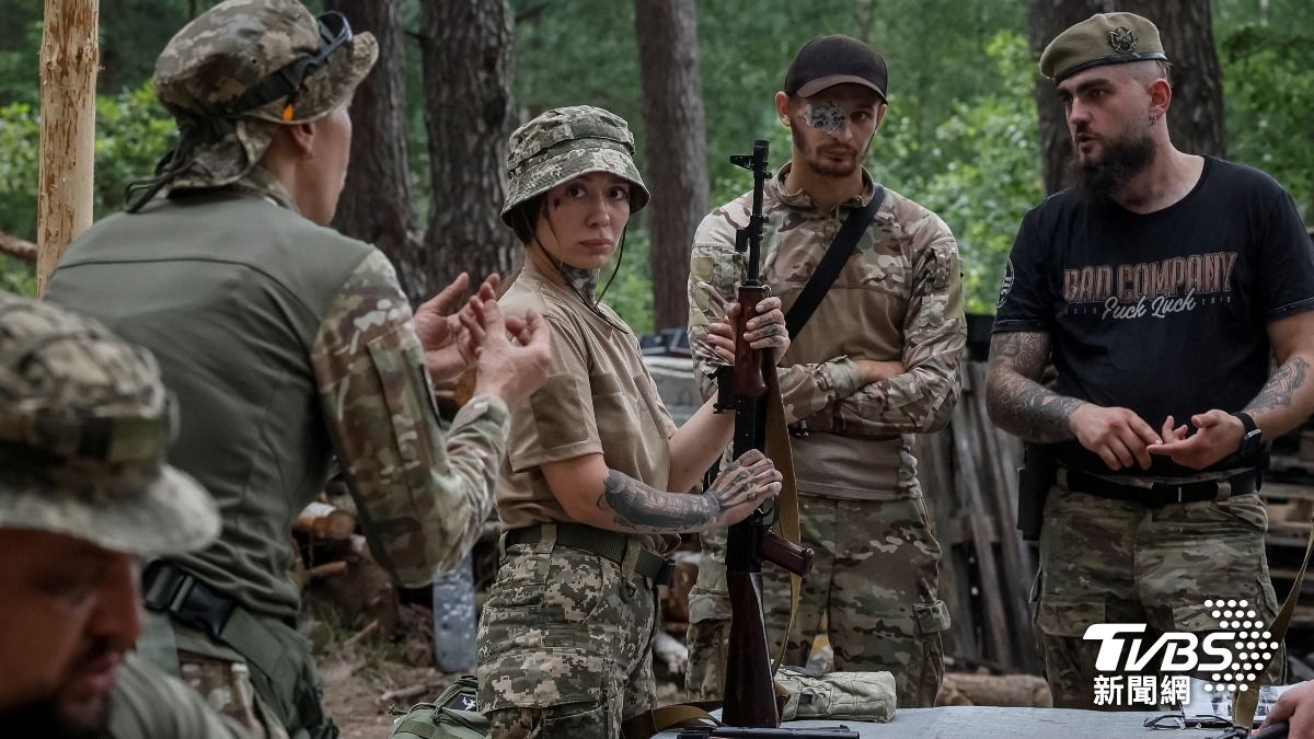 烏克蘭當局曾於今年5月施行修法,將部分服刑犯人入伍,以加強動員軍隊。然而,服役長期化的問題仍無解決的跡象。 (圖/達志影像路透社)