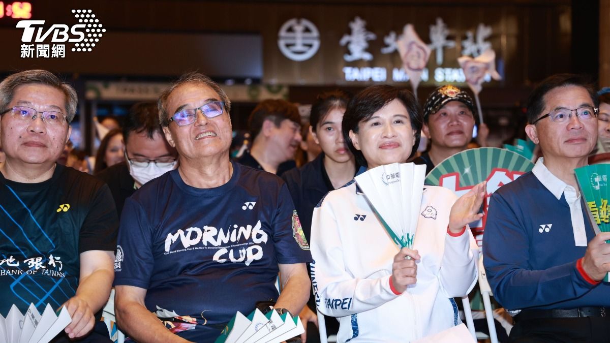 王齊麟爸爸、行政院副院長鄭麗君等人都到場支持。(圖/趙世平攝)