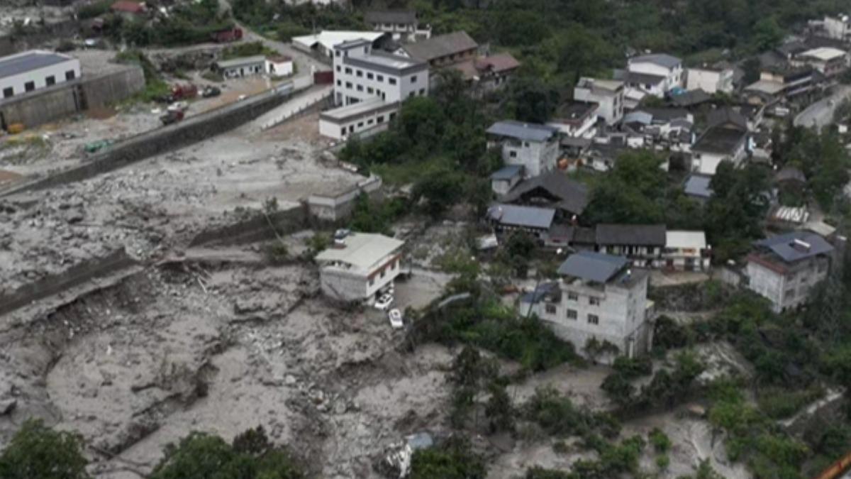 四川康定「山洪爆發」!屋毀、橋梁坍塌 至少8死19失蹤