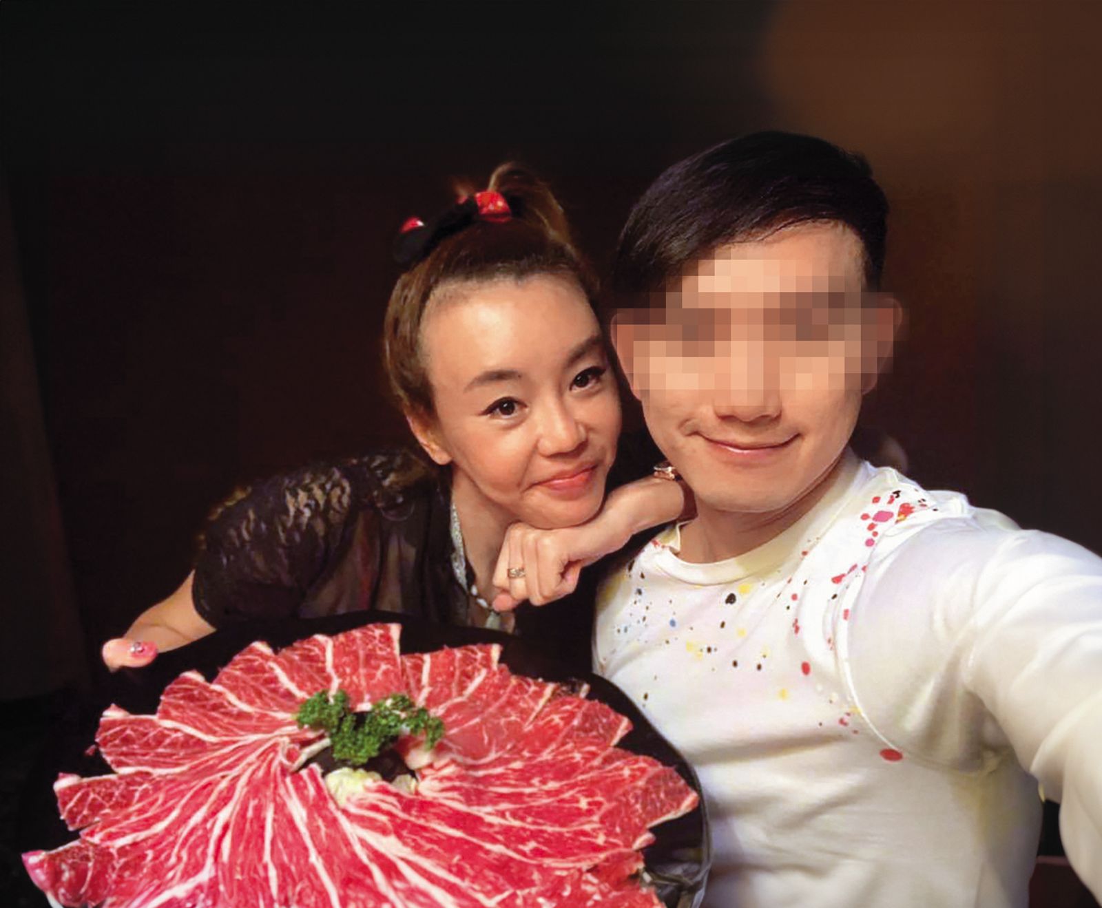 法拉利姐（左）對於小鮮肉粉絲特別友善。（圖，非當事粉絲／翻攝自法拉利姐臉書）