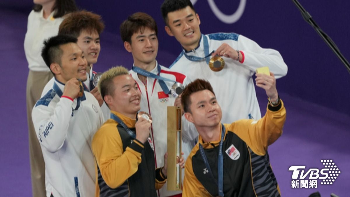巴黎奧運／李洋大合照自拍「脫口一句」！大馬選手笑噴　網卻看哭
