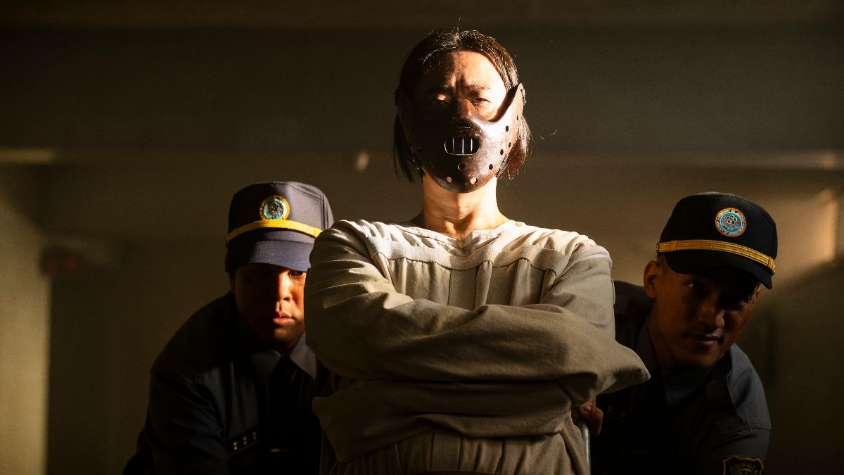 《正港分局》邰智源造型致敬經典電影角色食人魔「漢尼拔」。(圖/Netflix提供)