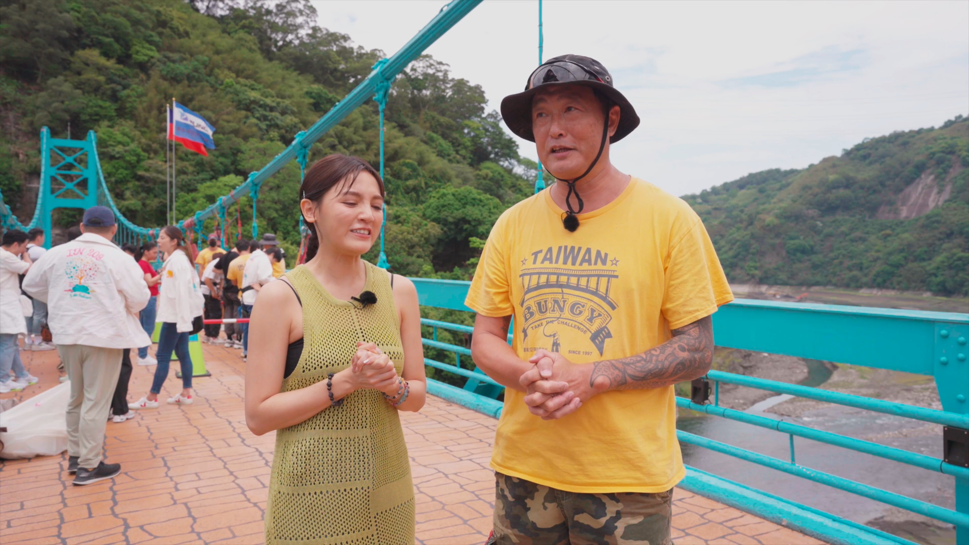 ▲極限運動王巨臺教練與Dora分享自身從事高空彈跳25年的經驗與想法。來源：桃園市政府