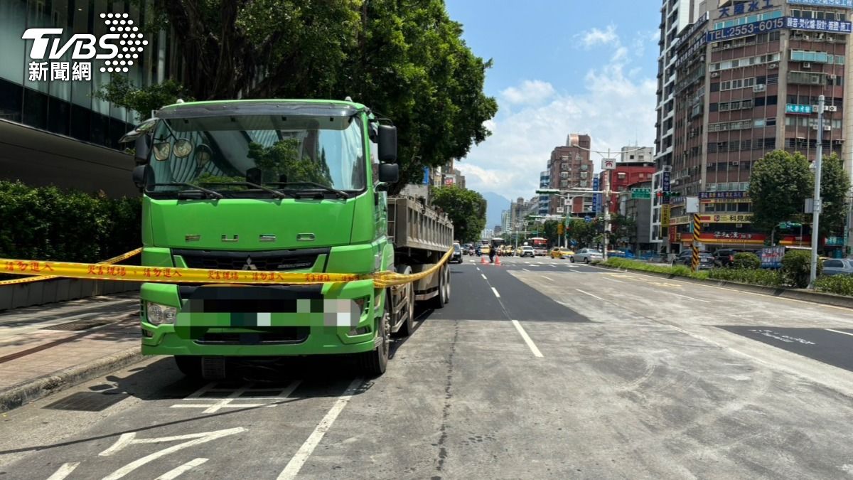 快訊/北市死亡車禍!單車女騎士遭砂石車重輾 臟器外露慘死