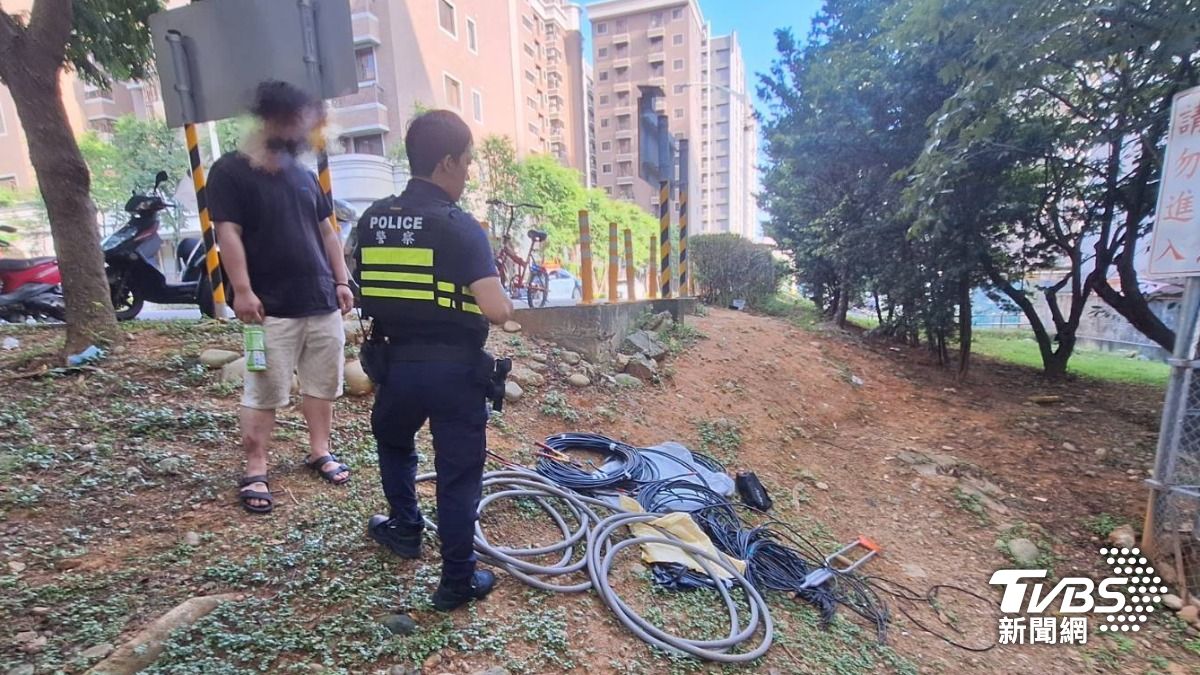 桃園「短褲雙賊」工地偷電纜!東西來不及藏 警1小時內逮到人