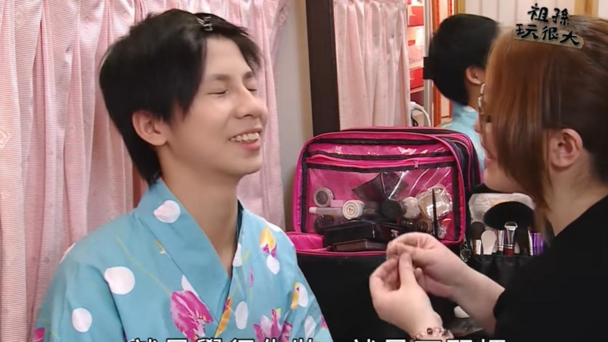 進行日本傘舞訓練前,林郁婷坦言不習慣化妝。(圖/翻攝自YT@beingyou_pts)