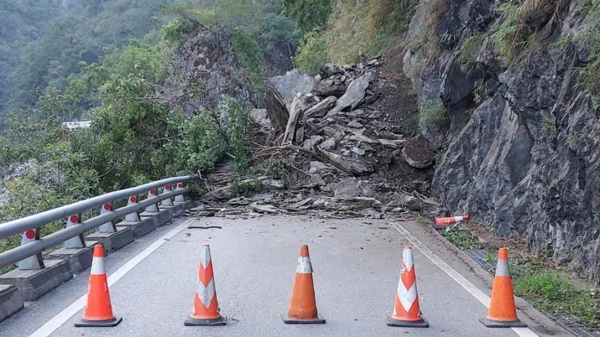快訊／南橫公路驚傳坍方！土石崩落道路堵死　雙向中斷無法通行