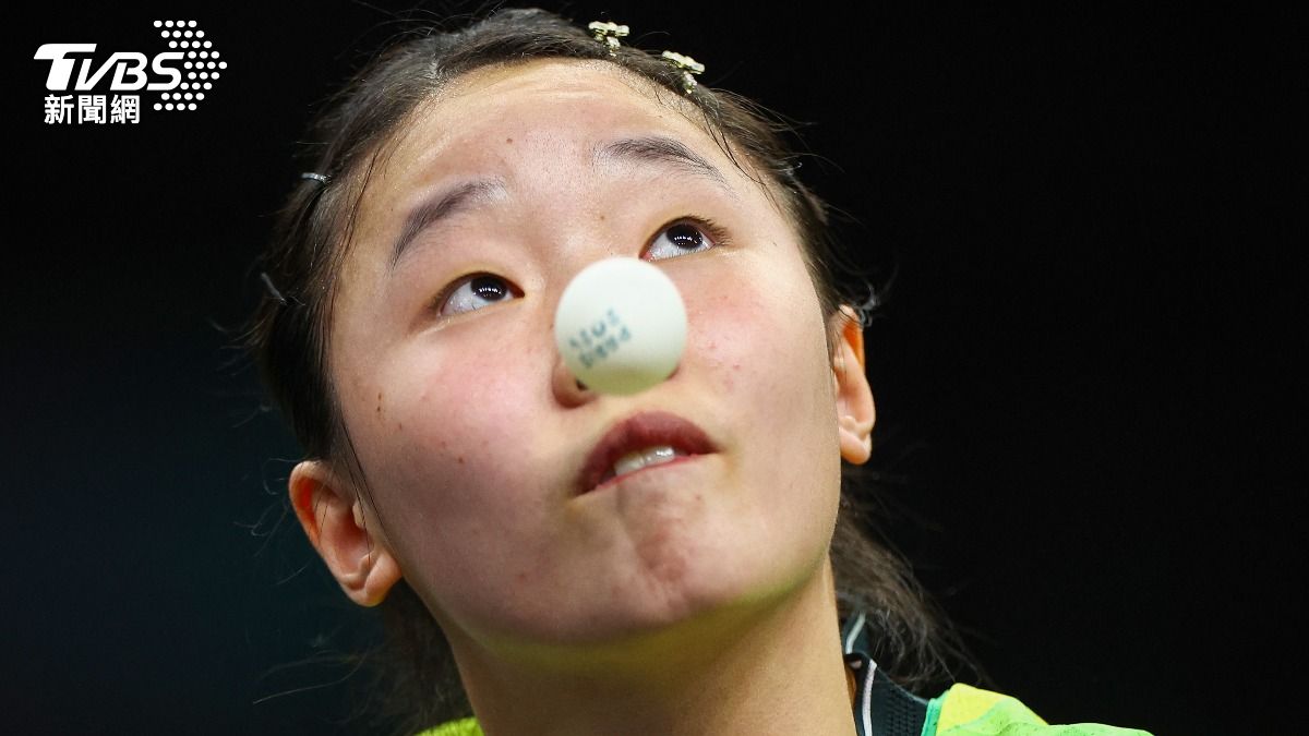 年僅16歲的日本桌球新星張本美和,以其出色的球技和流利的中文成為焦點。(圖/達志影像路透社)