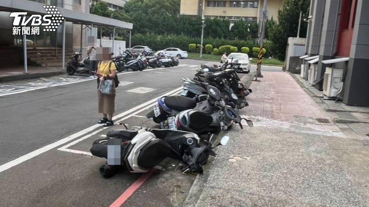 有片/開車途中疑中風!桃園男失控撞27輛車 昏迷送醫搶救