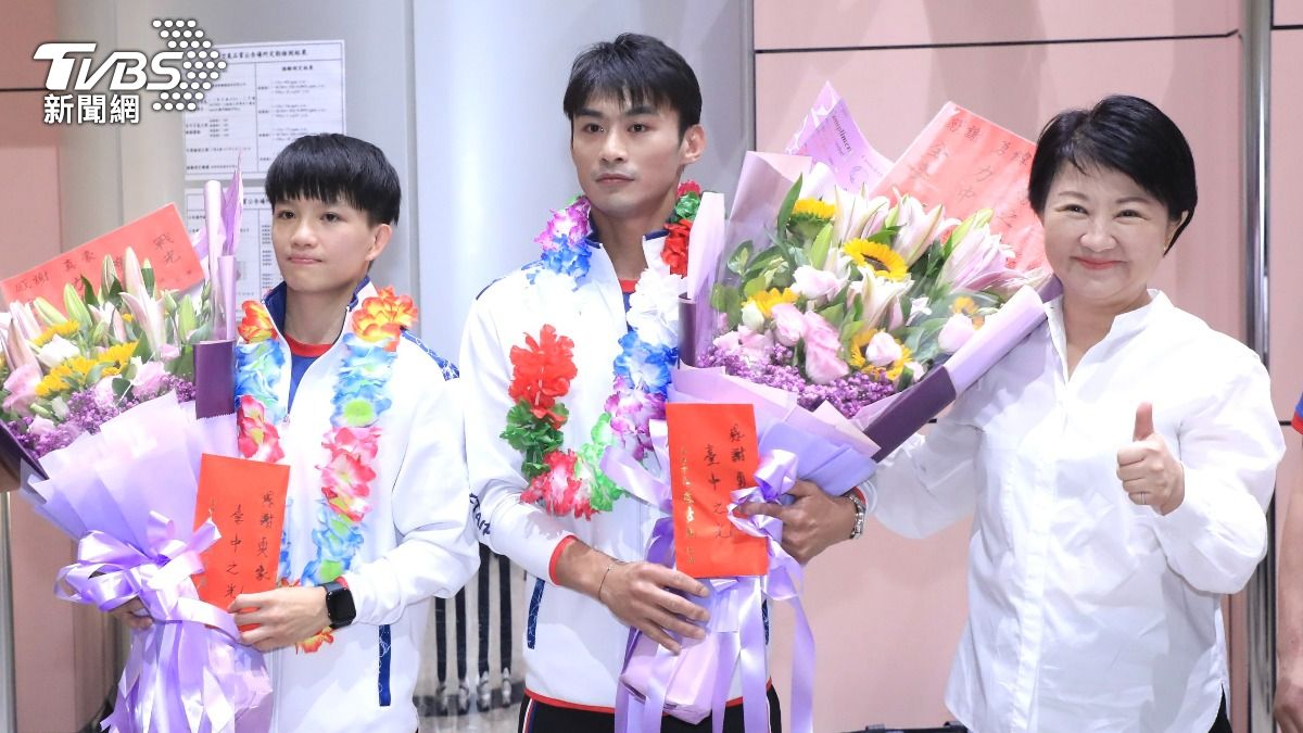 盧秀燕親自接機。(圖/TVBS)