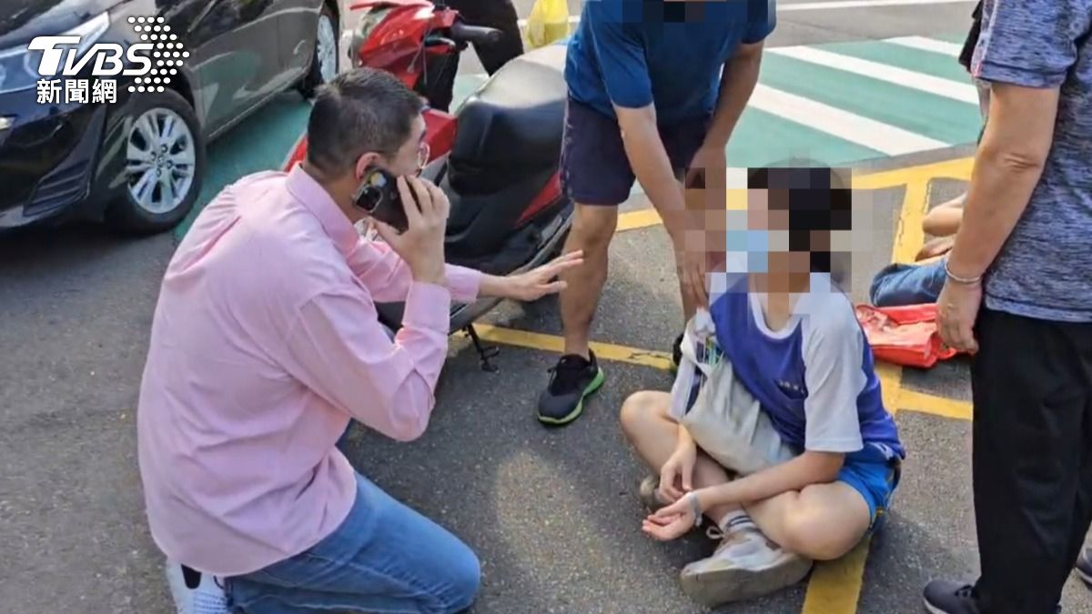 才推行人友善！謝國樑目睹母女過馬路遭撞　急奔上前關心