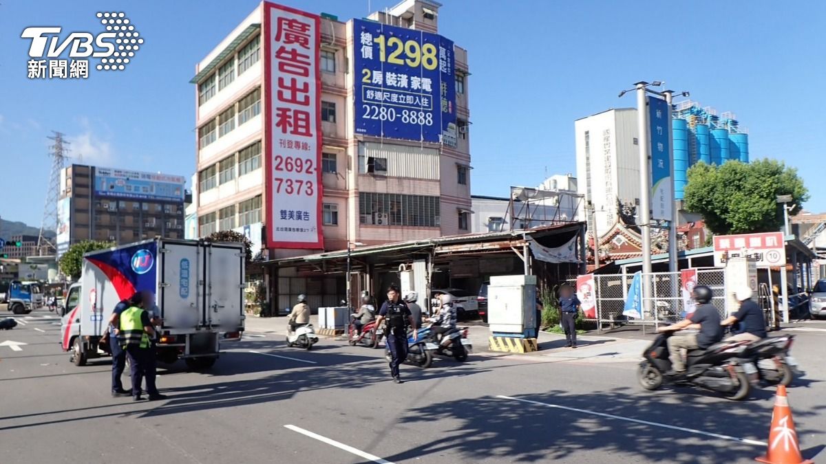 新北騎士遭「螃蟹切」貨車撞飛頭部重創 一度救回仍傷重不治