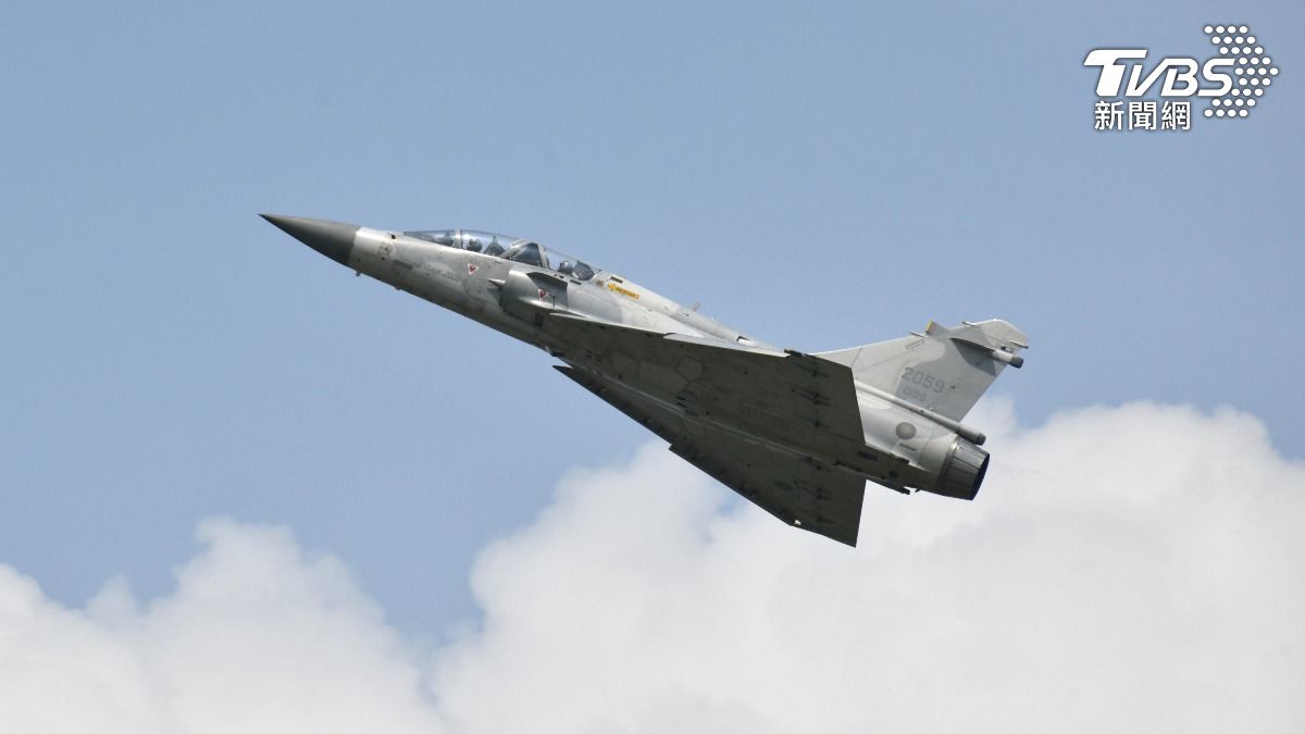 三型主力戰機(IDF經國號、幻象2000、F-16V)接力進行單機性能展示。(圖/胡瑞麒攝)