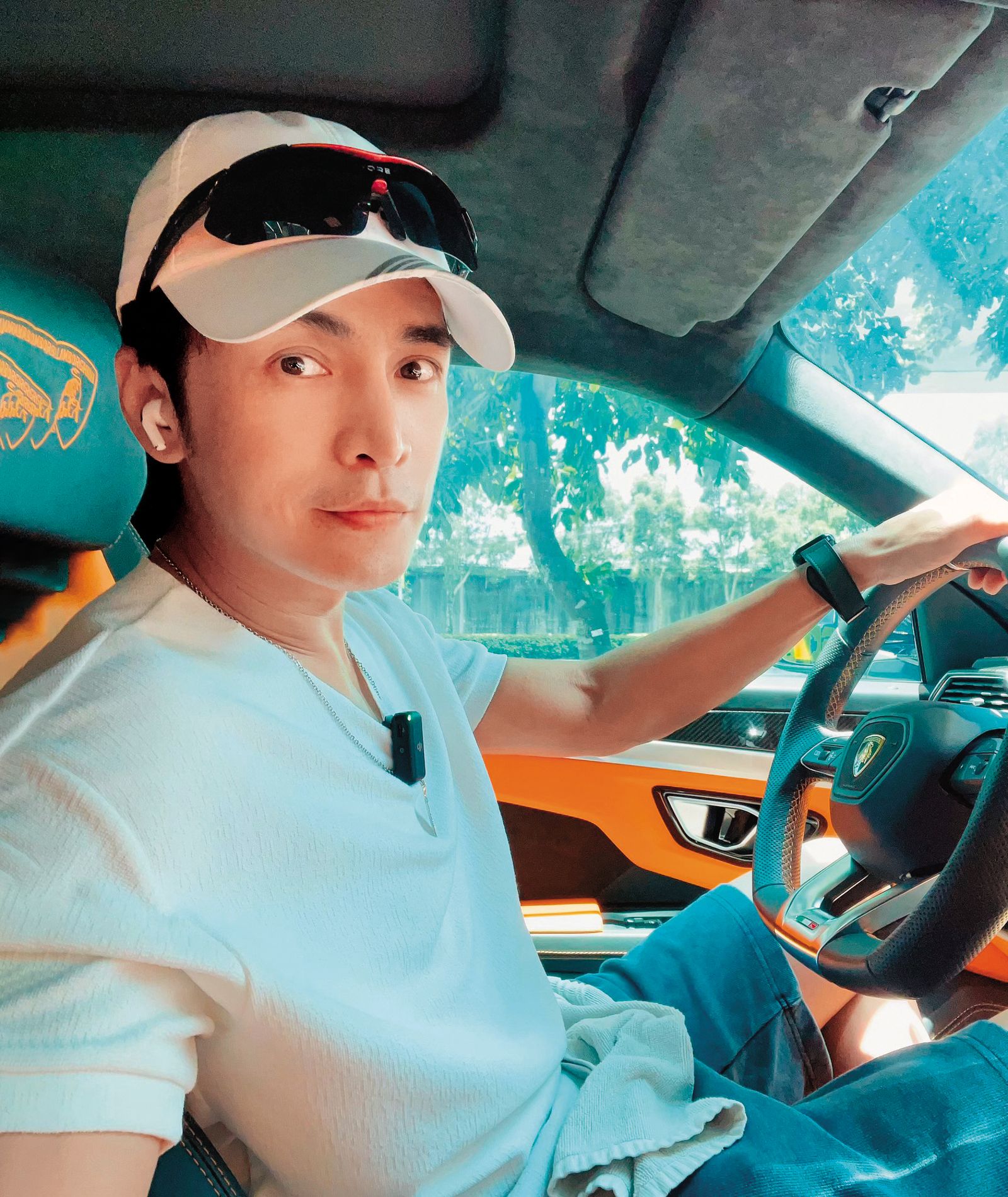 Gino熱愛豪車,不時在社群分享與車有關的訊息。(圖/翻攝自Gino臉書)
