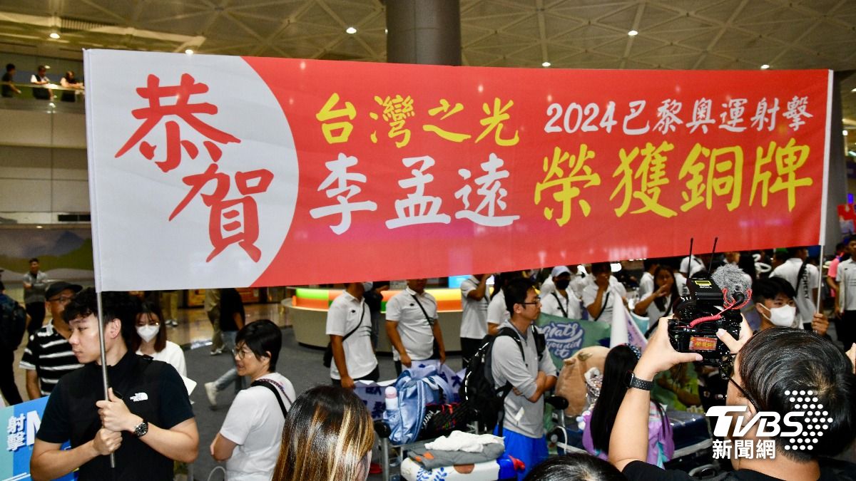 粉絲恭喜李孟遠摘銅。(圖/胡瑞麒攝)