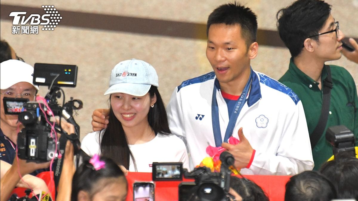 巴黎奧運部分完賽的台灣隊成員陸續搭乘長榮航空班機載譽歸國。(圖/胡瑞麒攝)