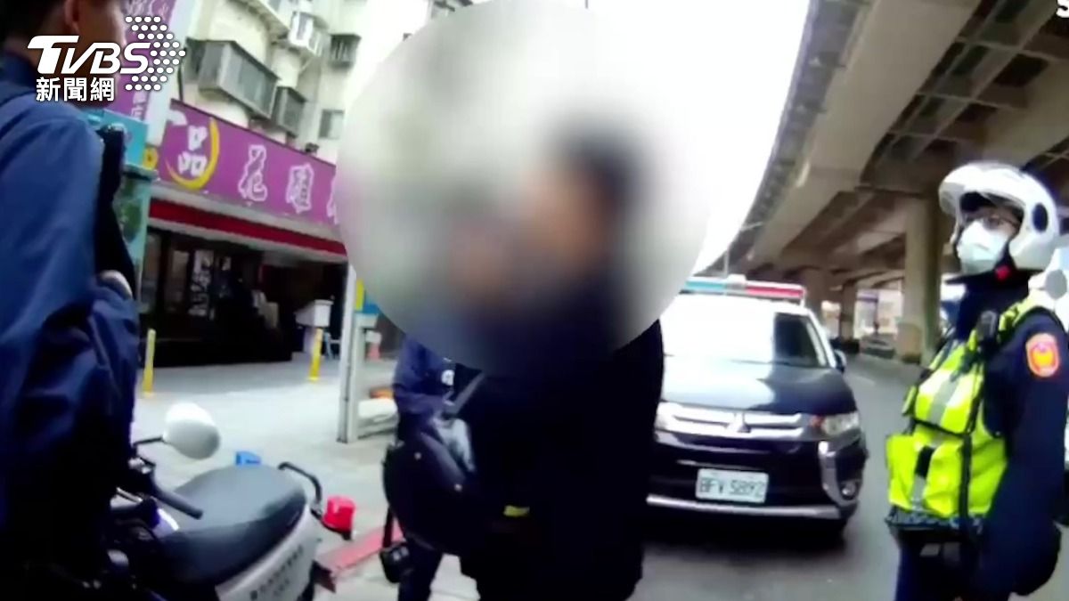 北市男嗆警「米蟲、廢物」 違規左轉變《妨害名譽》現行犯