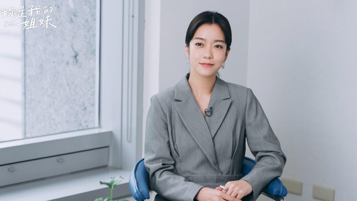 李霈瑜在《妳是我的姐妹》裡是全方位優秀的人生勝利組。(圖/八大提供)