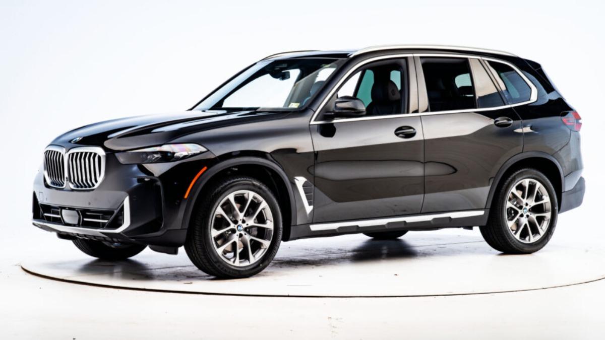 獲得最高安全評級的車輛有三款,其中一輛是BMW X5。(圖/IIHS提供)