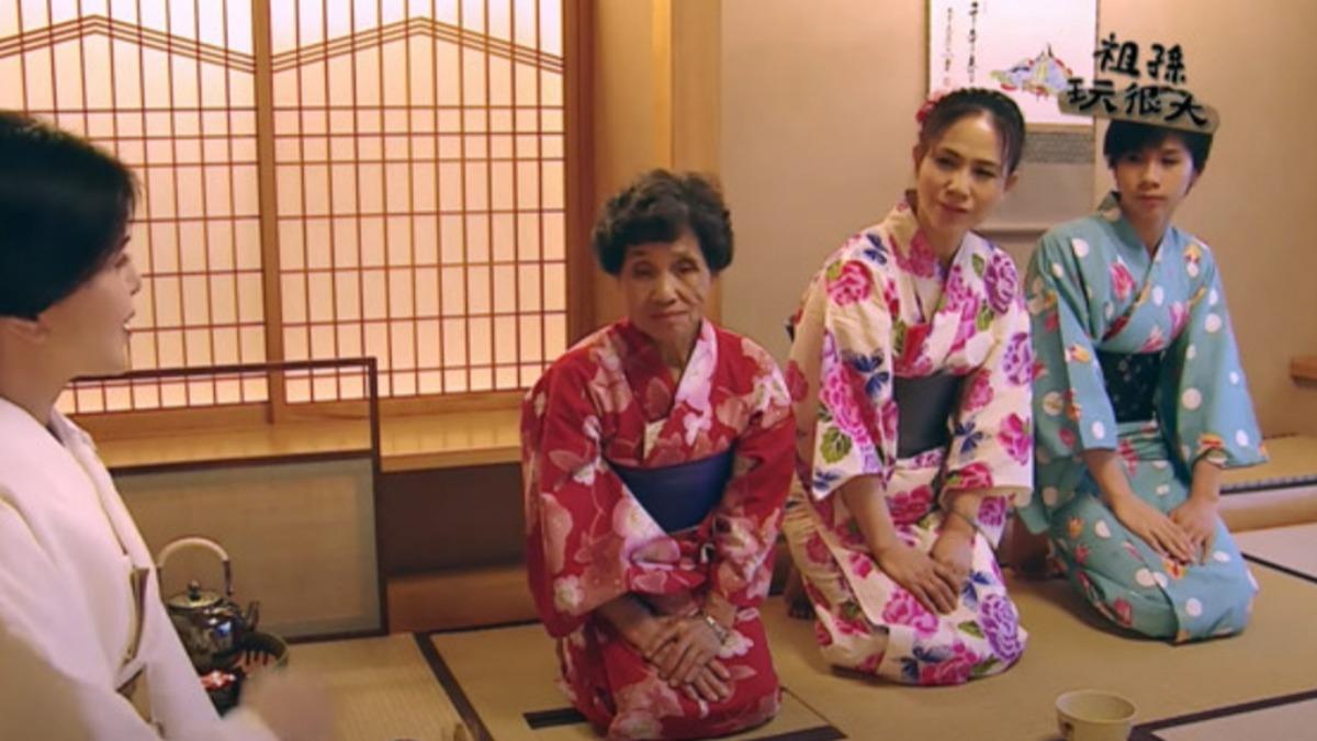 拳擊國手林郁婷(右)與母親廖秀蘭(右2)、阿嬤廖秦美玉(左2)的溫情往事。(圖/公視提供)