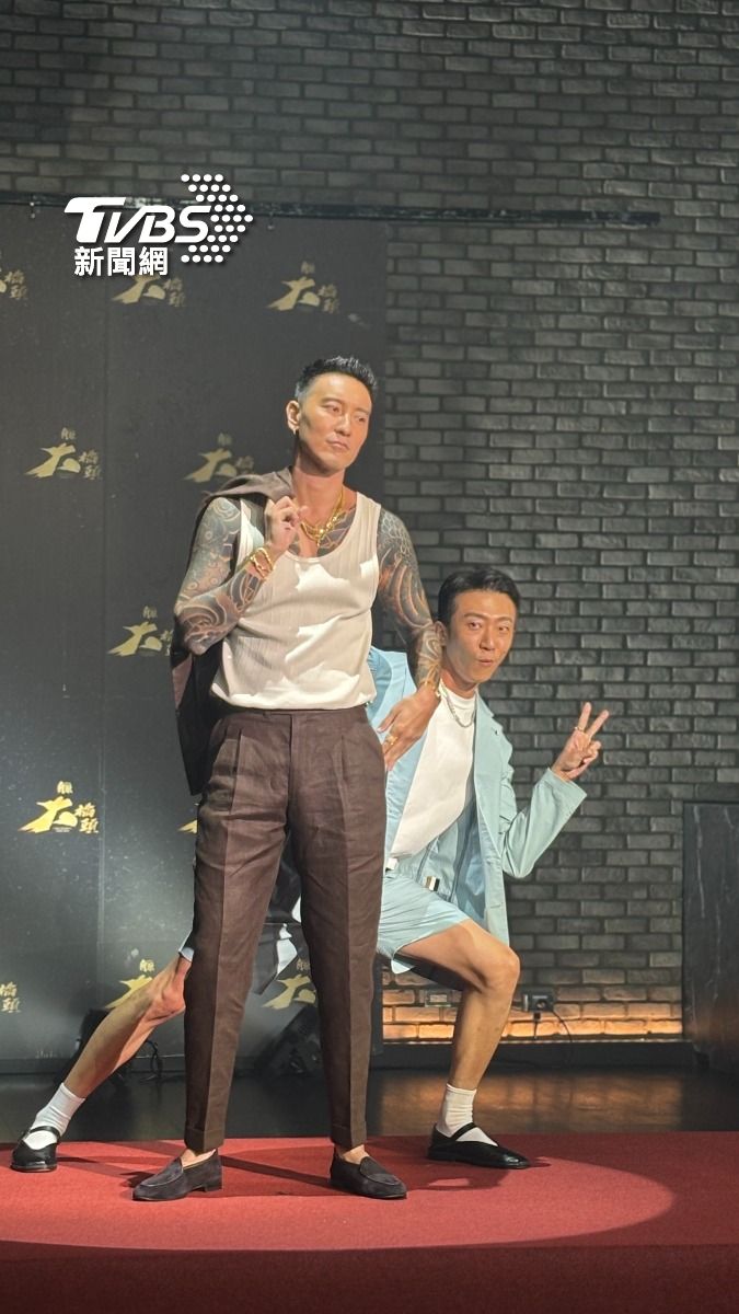 懷秋在王陽明後面不停耍寶。(圖/羅子欣攝)