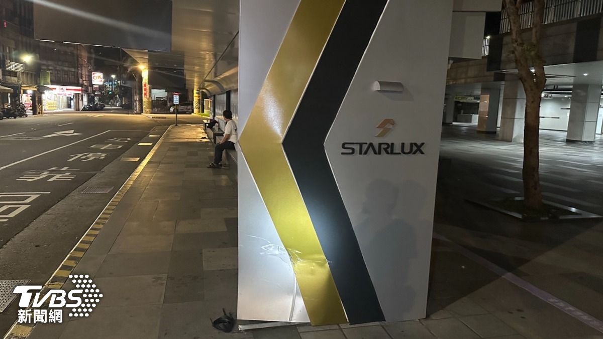 星宇航空750萬公車亭被撞爛 蓋不到一個月肇逃翁慘了