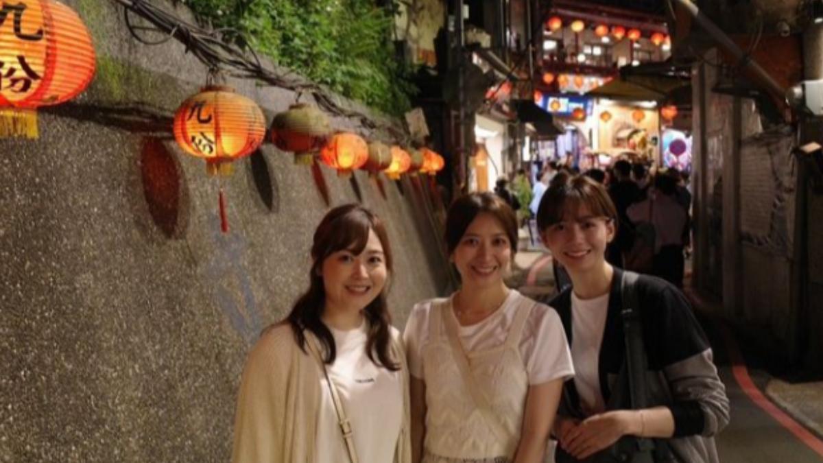 笹崎里菜(圖中)在IG上PO出來台灣旅遊的照片。(圖/翻攝自笹崎里菜IG)