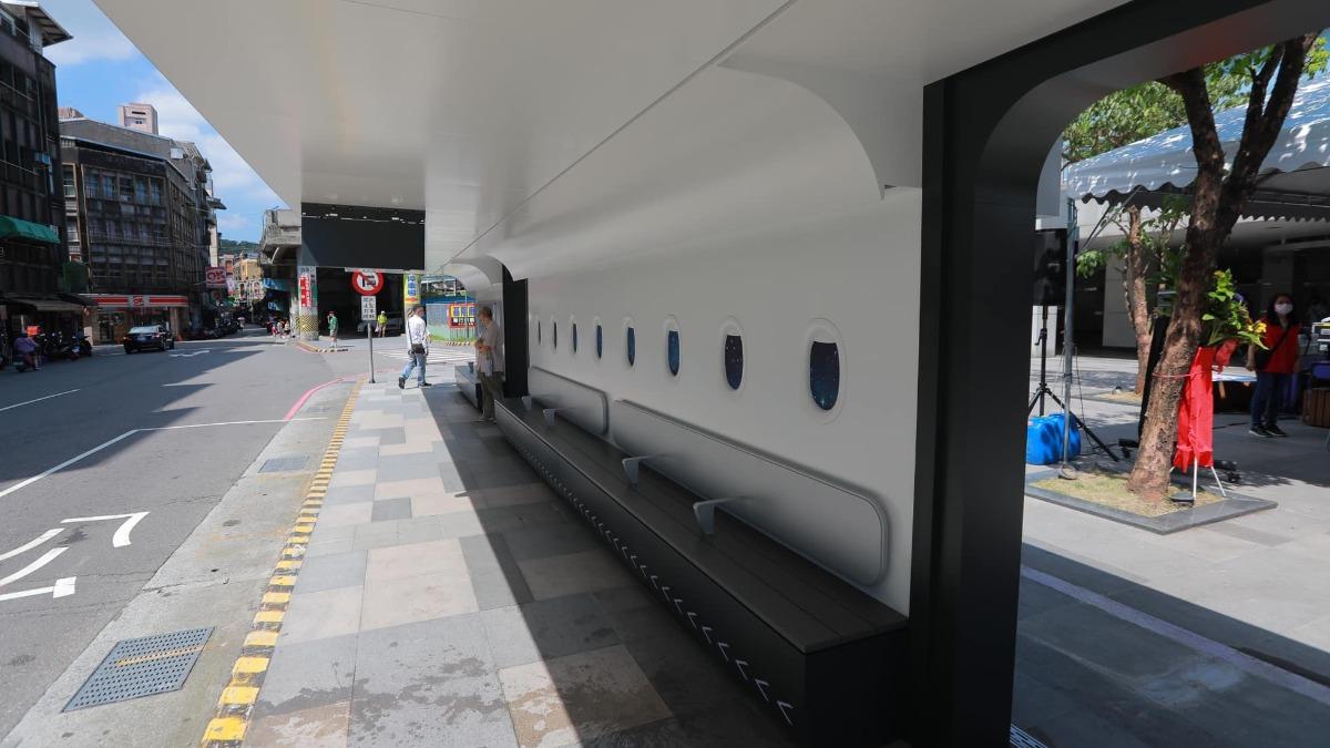 星宇航空砸重金750萬於基隆火車站前設立公車亭。(圖/翻攝自基隆市政府官網)