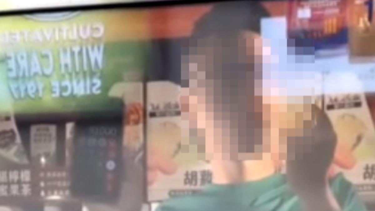 鑽冷藏櫃「摸胯當商品」!高雄猴害慘好市多 親赴賣場道歉了