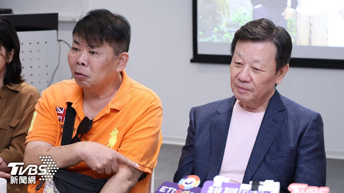 馮凱（左）、寇世勳聊起往事笑料不斷。（圖／張哲鳴攝）