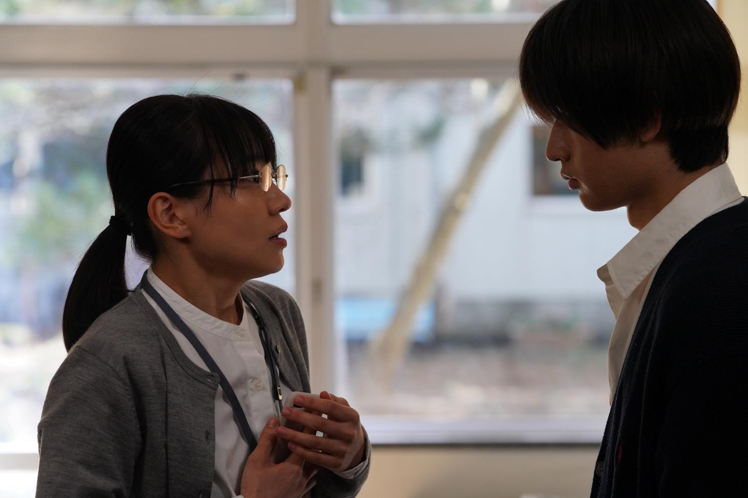 豬狩蒼彌(右)演出奈緒的學生。(圖/華映娛樂提供)