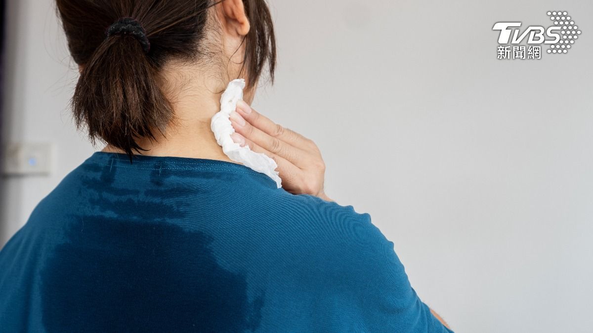 感冒「蓋厚棉被逼汗」好得快? 醫揭1真相:會加重症狀