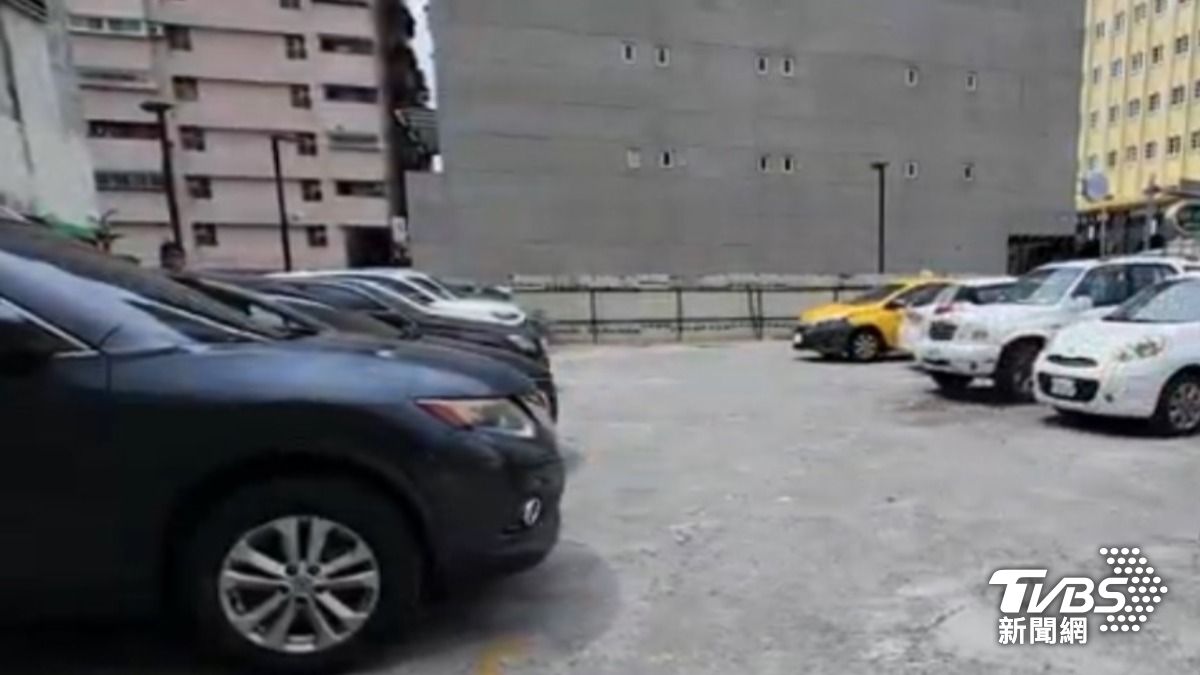 花蓮停車場遭人持鋼珠槍射擊!3車慘被波及「中彈」
