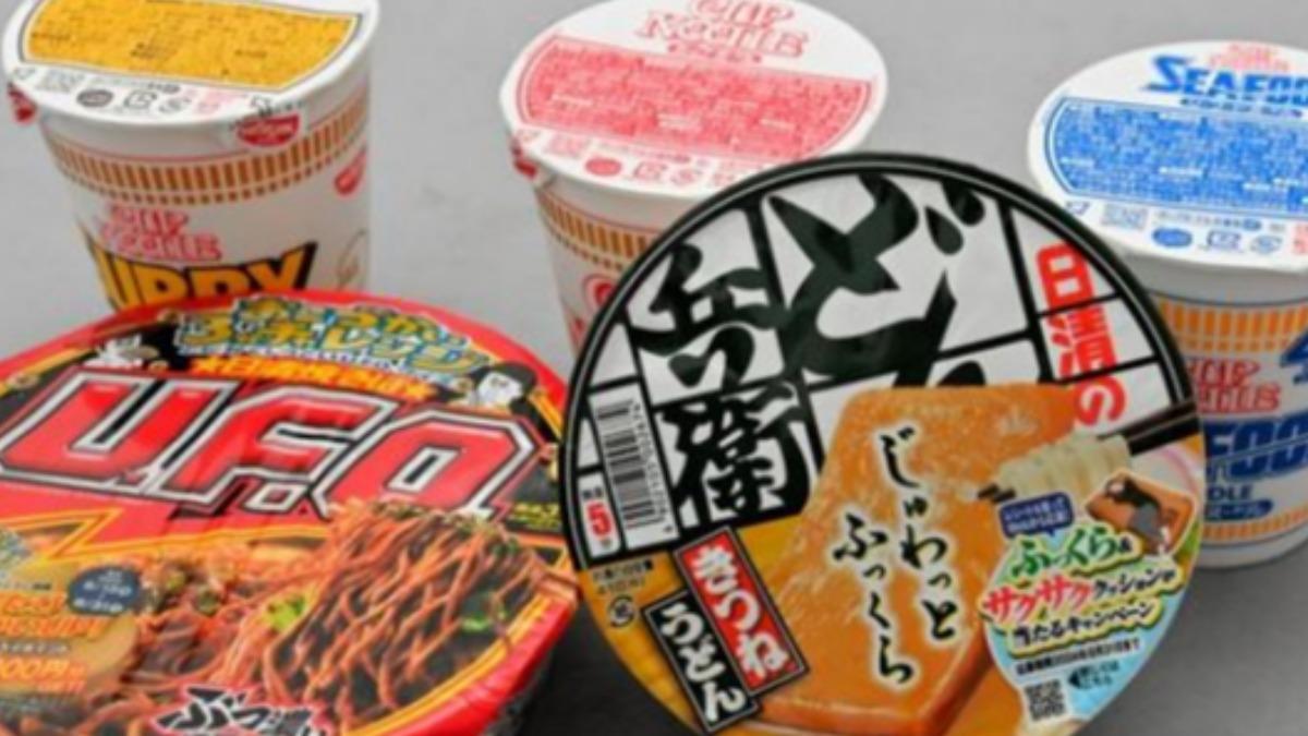 日清食品要求零售商將「杯麵」和「日清炒麵U.F.O.」等五種商品售價提高。(圖/擷取自朝日新聞)