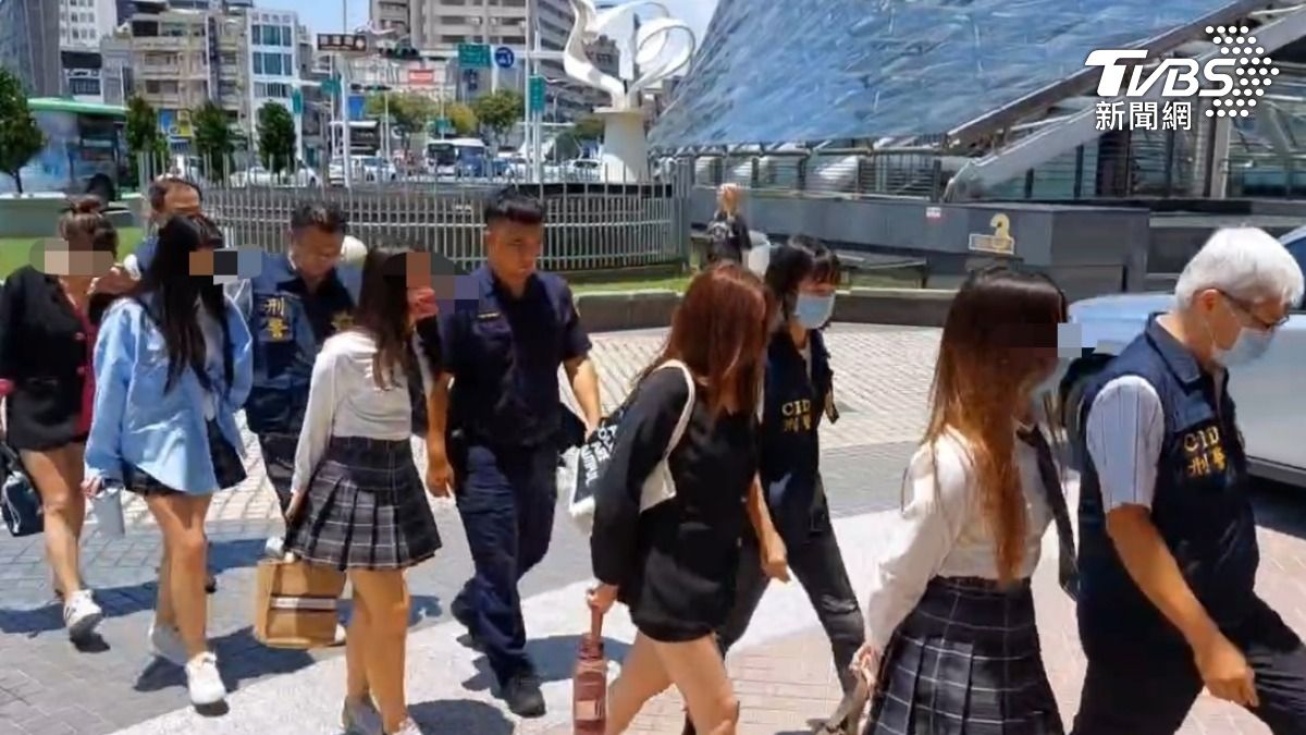 高雄「桌遊競技館」藏賭博!超短裙正妹荷官站整排 賭客心癢癢