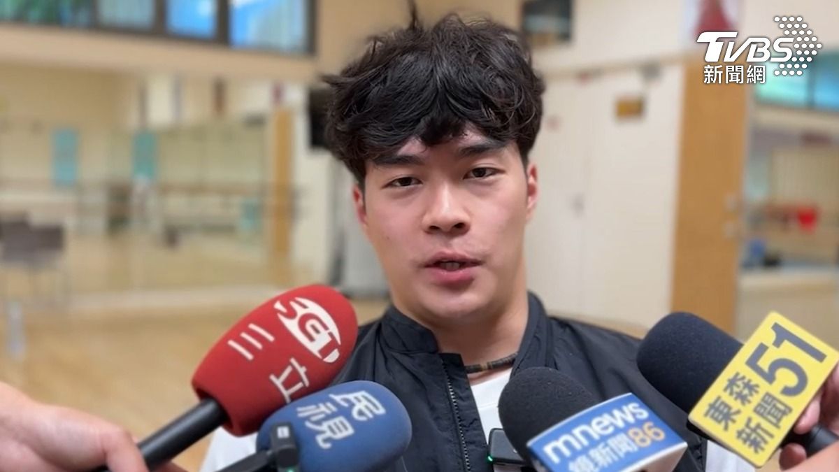 孫振擔任巴黎奧運中華隊開幕儀式的掌旗官。(圖/TVBS)