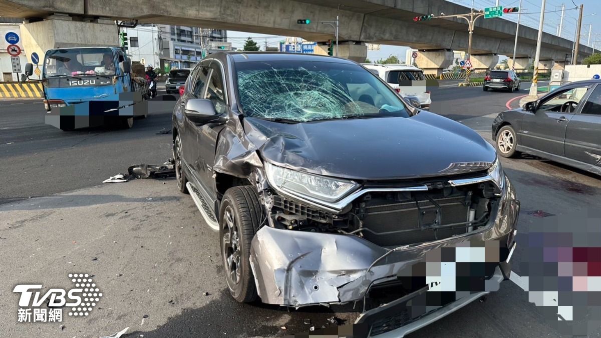 傷心父親節!上班遭「違規左轉車」猛撞 桃園警傷重不治