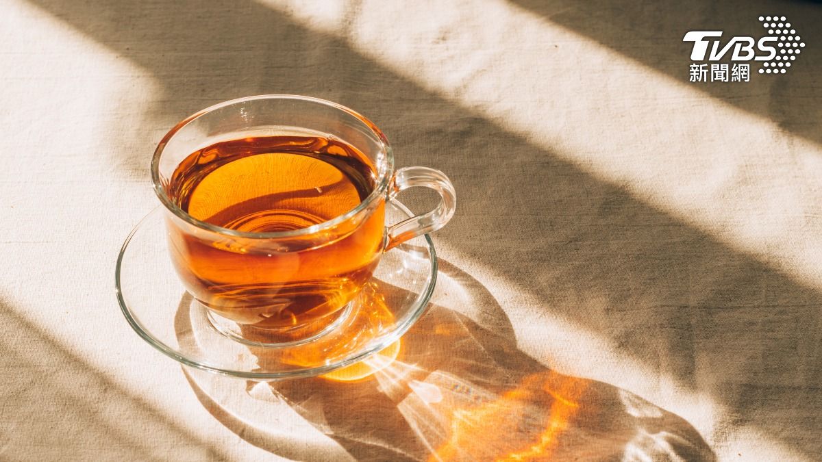 高溫濕氣不煩惱!醫教4招清熱解毒 喝「2茶飲」配刮痧超解暑