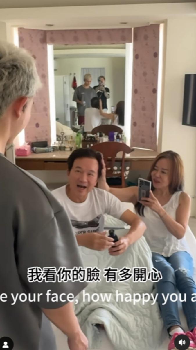孫鵬收到父親節禮物超開心。(圖/翻攝孫安佐IG)