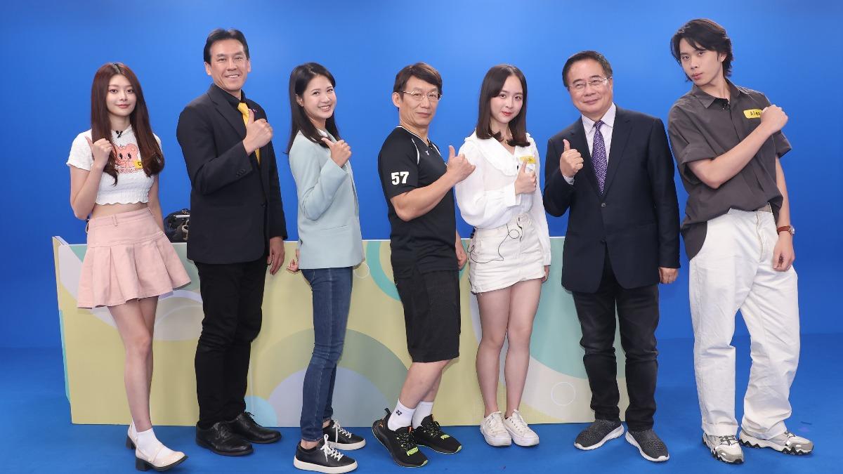 黃暐瀚（左二）替林郁婷抱不平。（圖／NOWnews《鄉民大學問》提供）