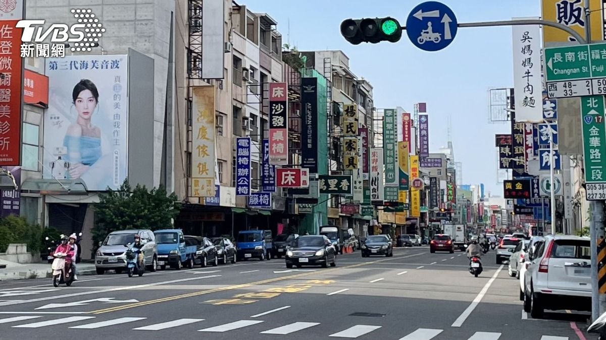台南10行政區24日起機車不強制待轉。(圖/TVBS)