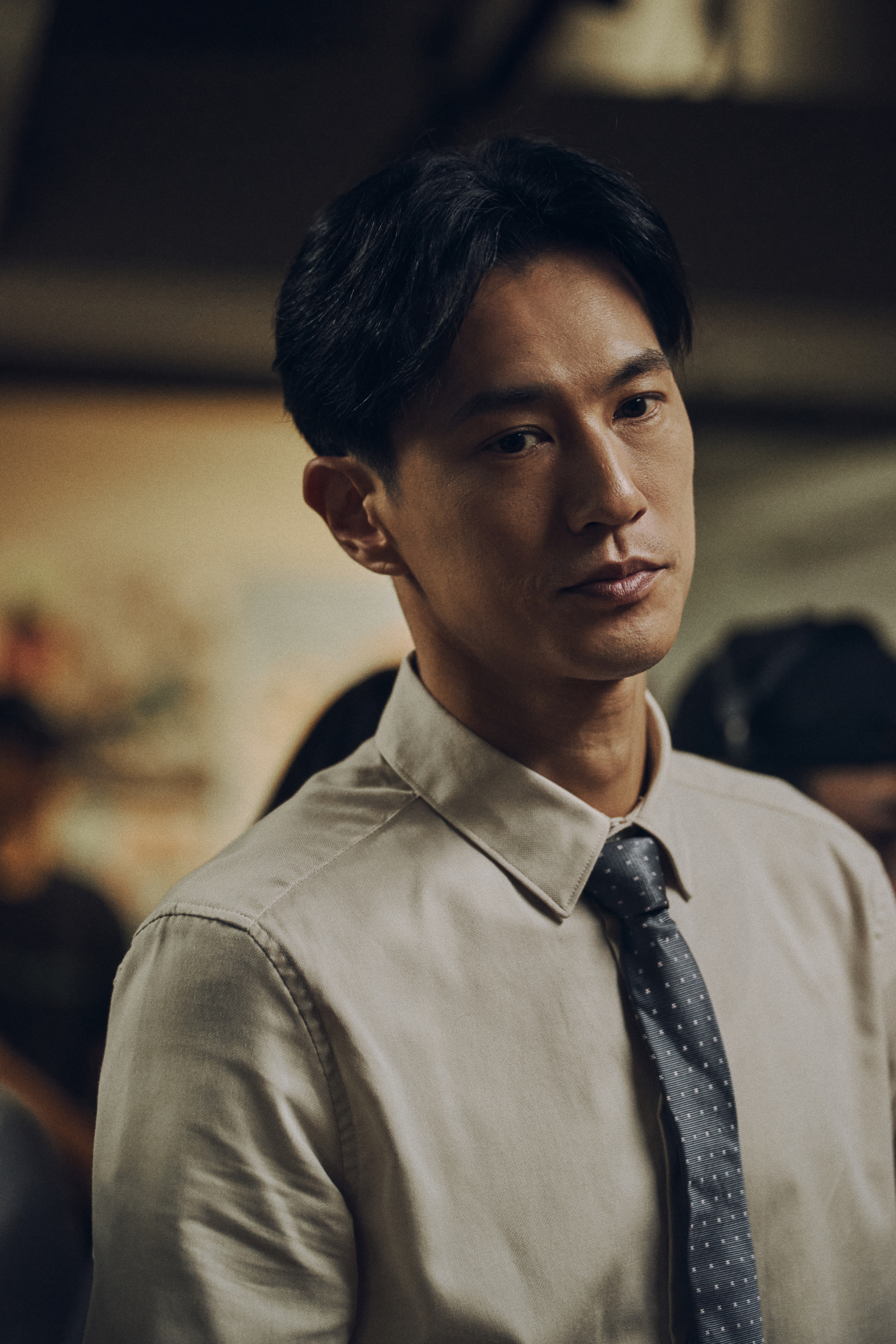 鍾承翰在劇中是為解救黃鐙輝不遺餘力的人權律師。（圖／公視台語台、華視提供）