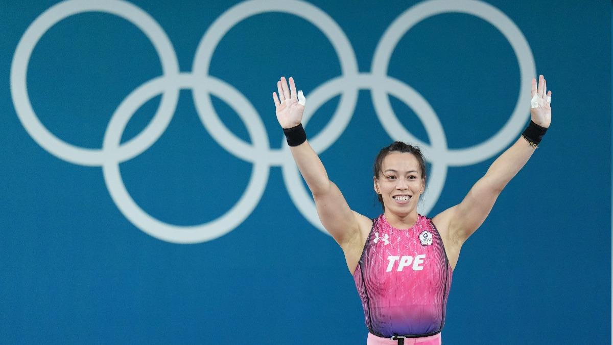 巴黎奧運/郭婞淳奪銅!最巔峰「總和249公斤」 全場跪:神一般存在