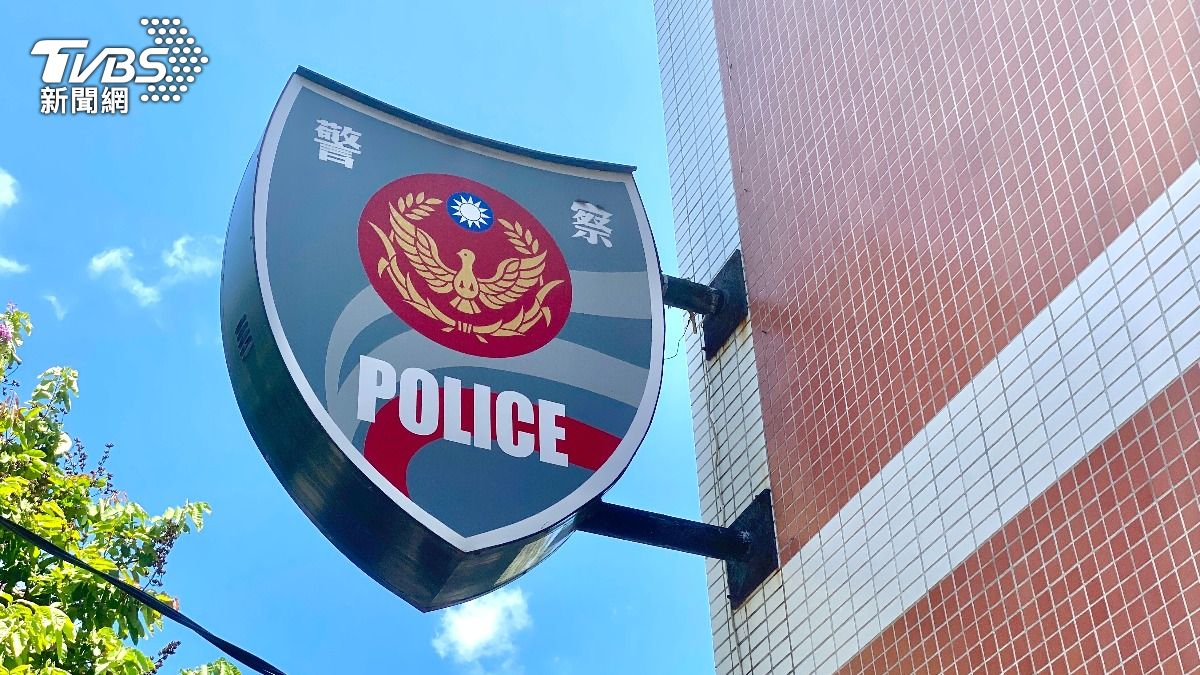 鄰居多日沒看到！警進屋驚見獨居婦「坐神明桌前死亡」
