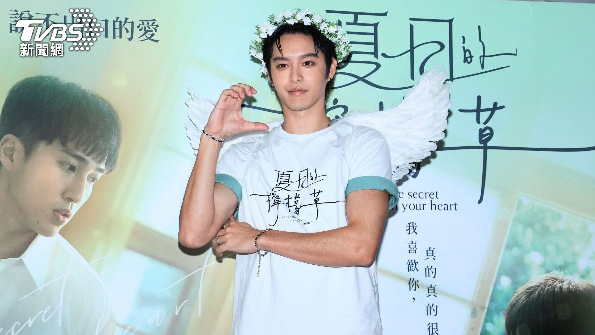 曹佑寧表示工作再忙還是會花點時間陪女友,吃個巧克力。(圖/趙世平攝)