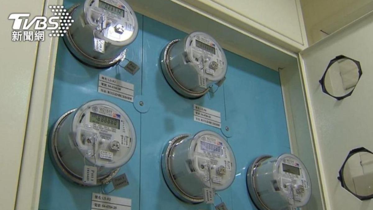 熱爆不敢開冷氣！他攤開電費帳單還是哭了：跟房租差不多