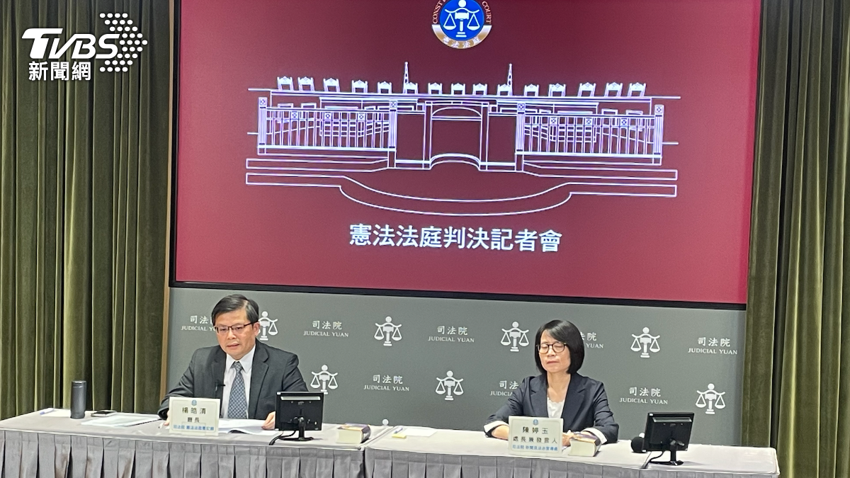 憲法法庭書記廳長楊皓清（左）及新宣處長陳婷玉。（圖／潘千詩攝）