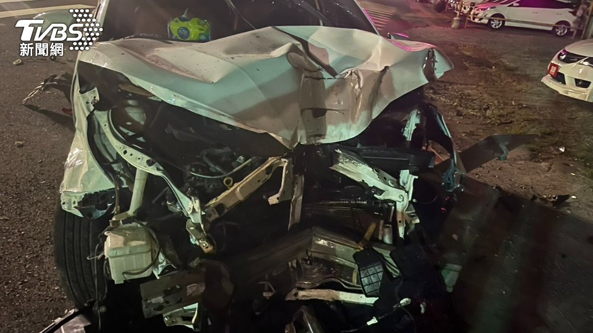 大貨車捲起電纜線!台南警處理車禍被掃倒 倒地頭破血流昏迷