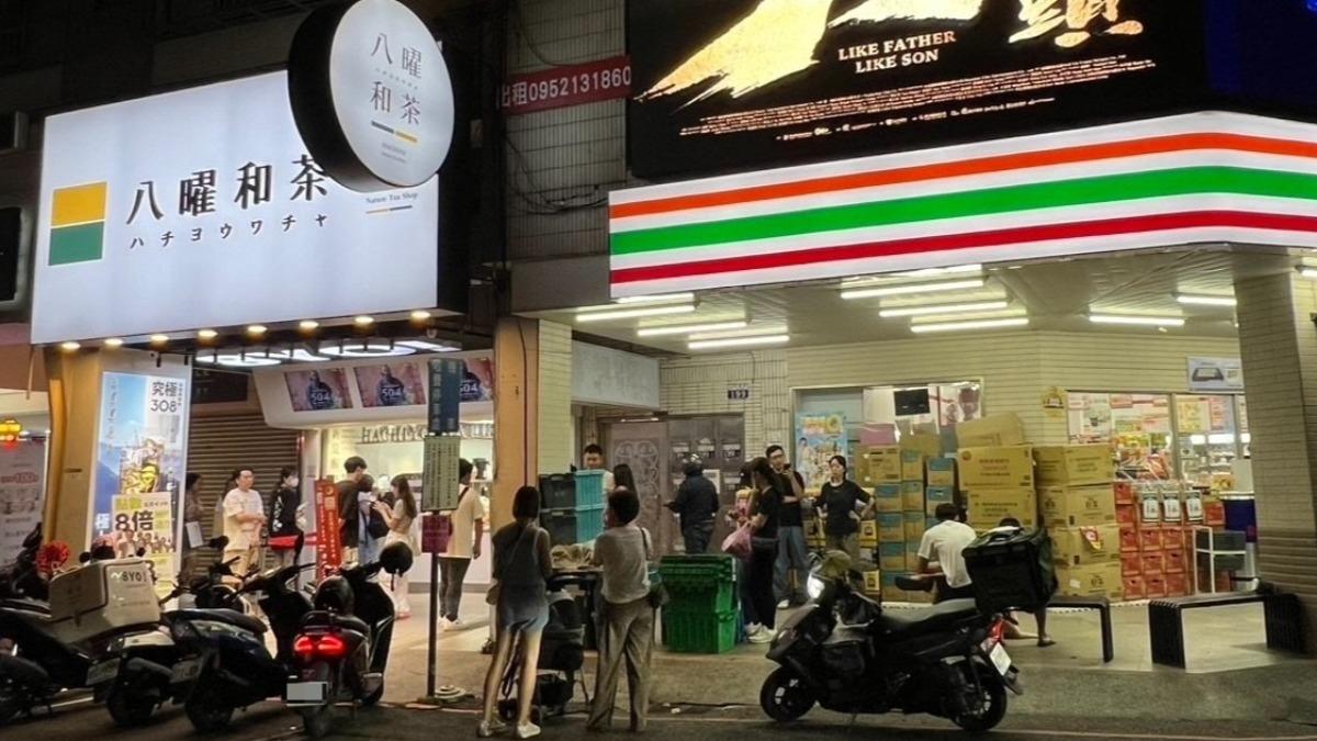 八曜和茶招牌破解！網用超商「2飲料」神還原　小編：不是蓋的