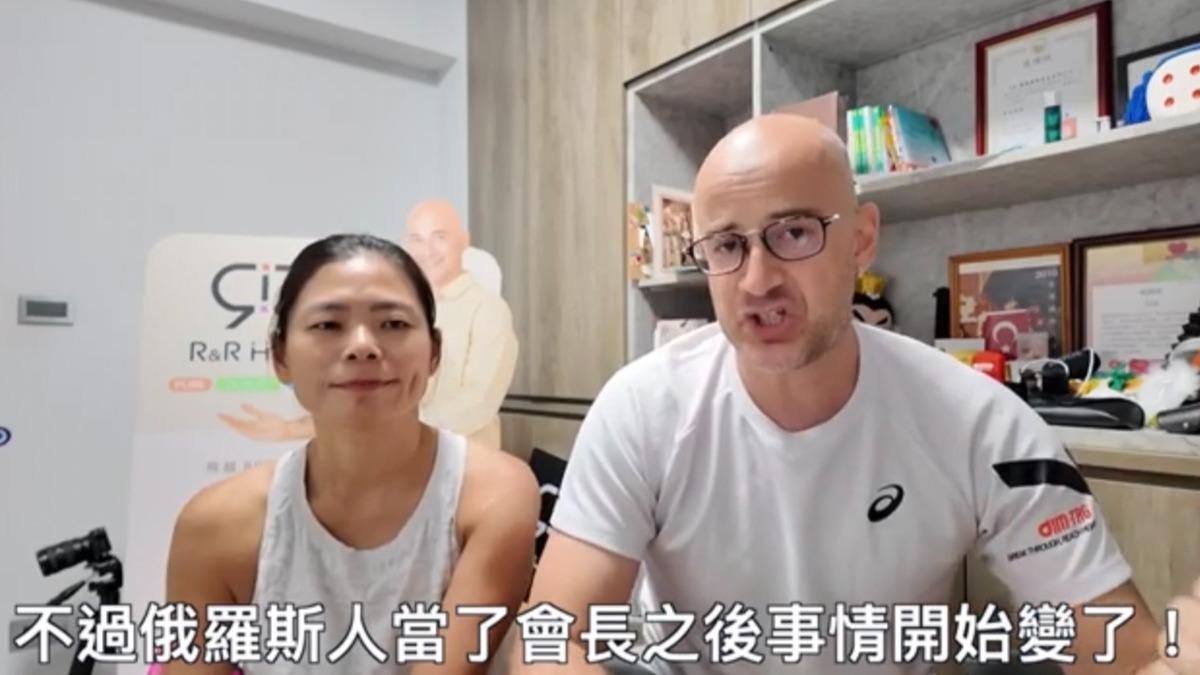 吳鳳(右)用土耳其語解釋事件,幫林郁婷澄清。(圖/翻攝自吳鳳YT)